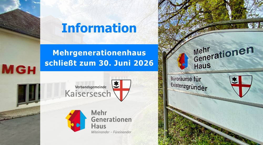 Gebäude des Mehrgenerationenhauses mit dem Hinweis auf Informationen zur Schließung des Mehrgenerationenhauses zum 30. Juni 2026. Auf dem Foto sind auch die Logos des Mehrgenerationenhauses und der Verbandsgemeinde Kaisersesch zu sehen.