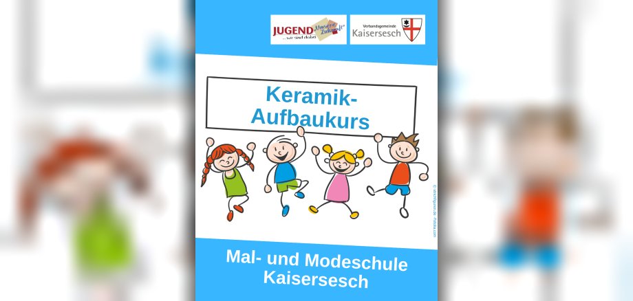 Das Bild ist eine Anzeige oder ein Plakat für einen "Keramik-Aufbaukurs" der "Mal- und Modeschule Kaisersesch". Oben links ist ein Logo mit "JUGEND ... wir sind dabei Unsere Zukunft" zu sehen und rechts daneben ein Logo der "Verbandsgemeinde Kaisersesch". Dominant in der Mitte ist der Titel "Keramik-Aufbaukurs" in blauer Schrift hervorgehoben. Darunter befindet sich eine Reihe von vier stilisierten Kinderfiguren in Bewegung, die scheinbar ein Schild hochhalten. Am unteren Rand steht "Mal- und Modeschule Kaisersesch". Der Hintergrund ist überwiegend weiß mit blauen Bändern oben und unten. Recht unten ist ein Urheberrechtsverweis "© strichfiguren.de - Fotolia.com" zu finden.